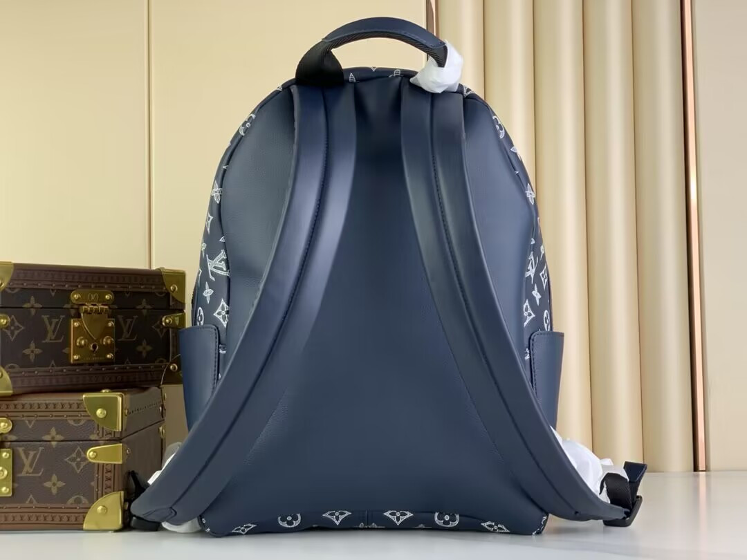 LV  M24760 Discovery Backpack
