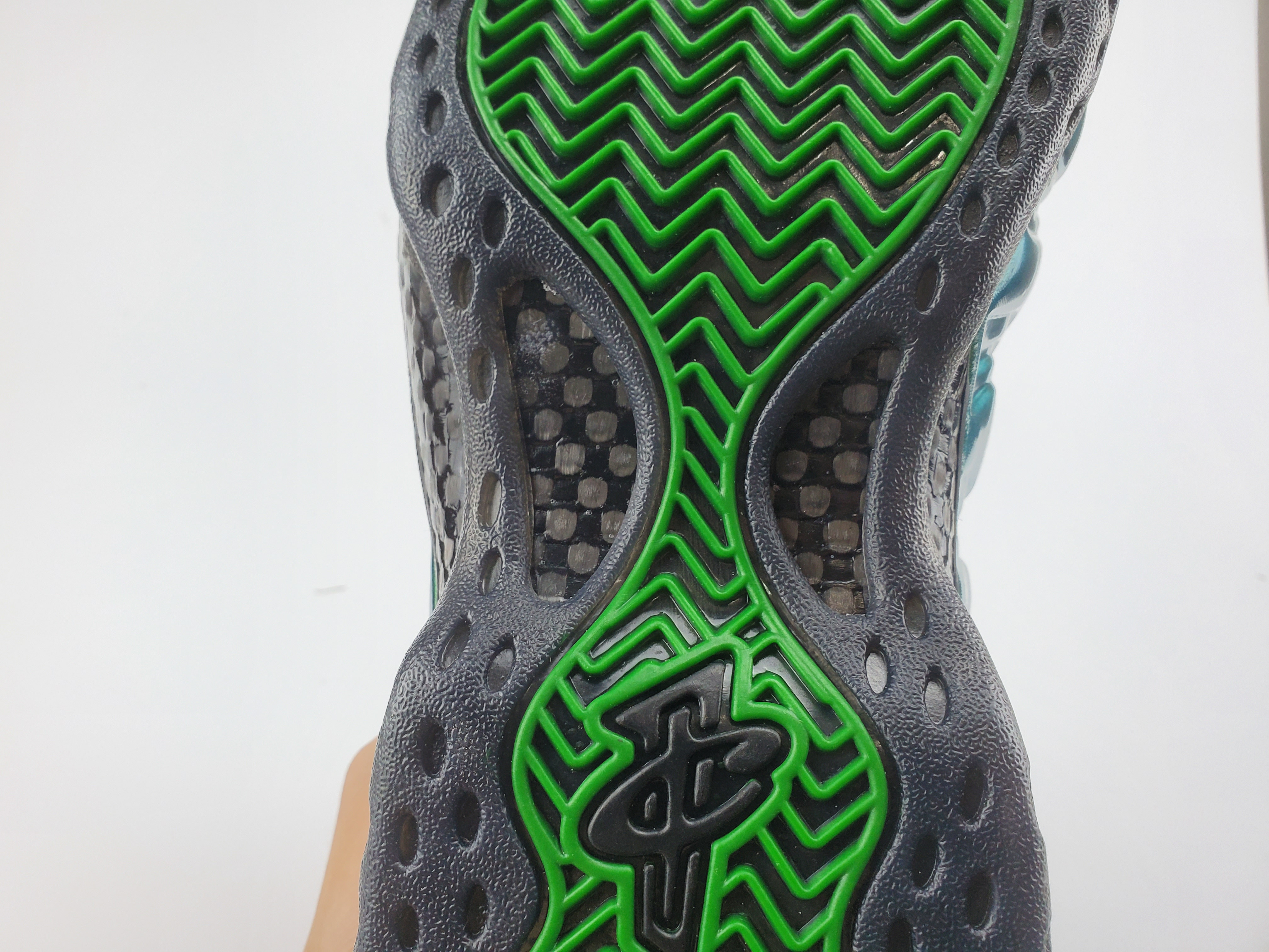 Nike Air Foamposite One "Metallic Green"