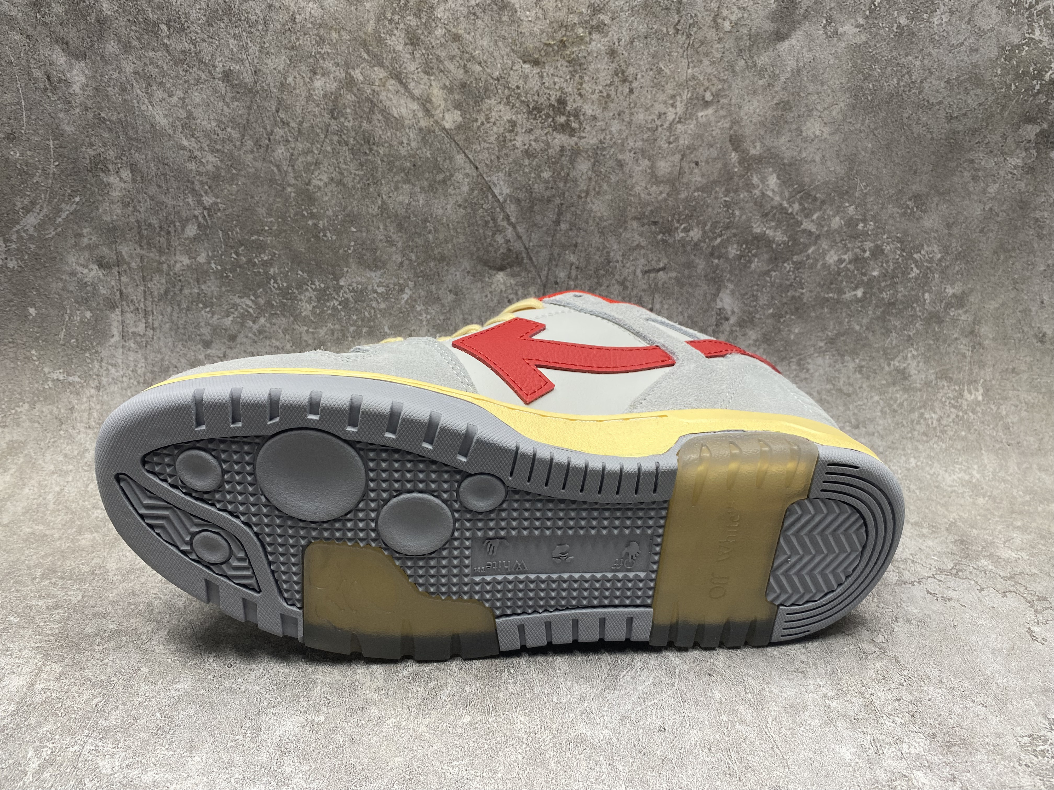 UA OFF-WHITE OUT OF OFFICE LOW