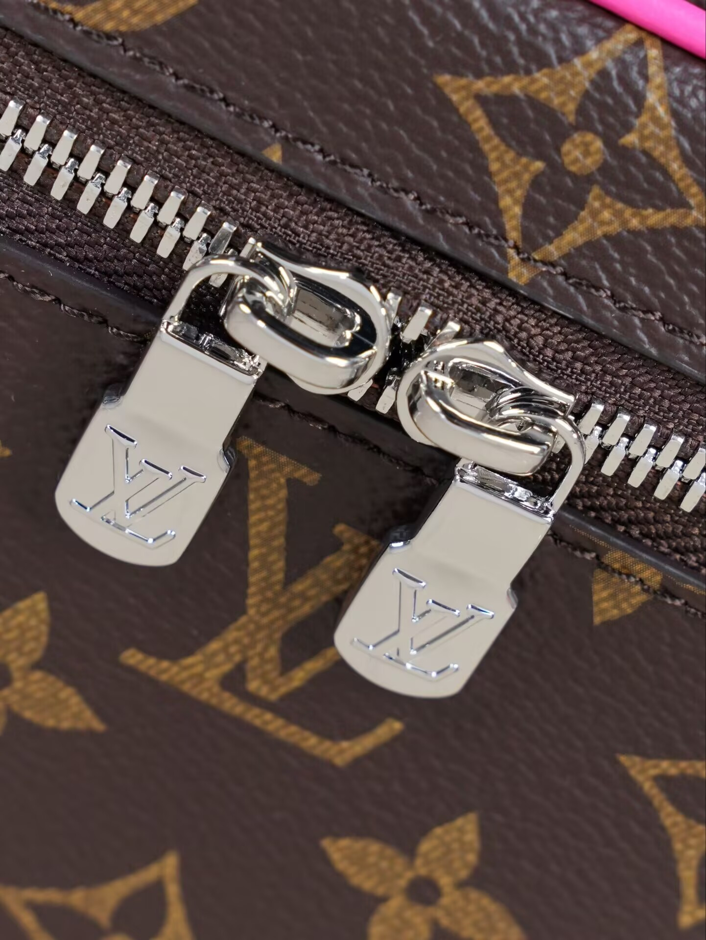 LV Nice BB M14886 24x18x14.5cm