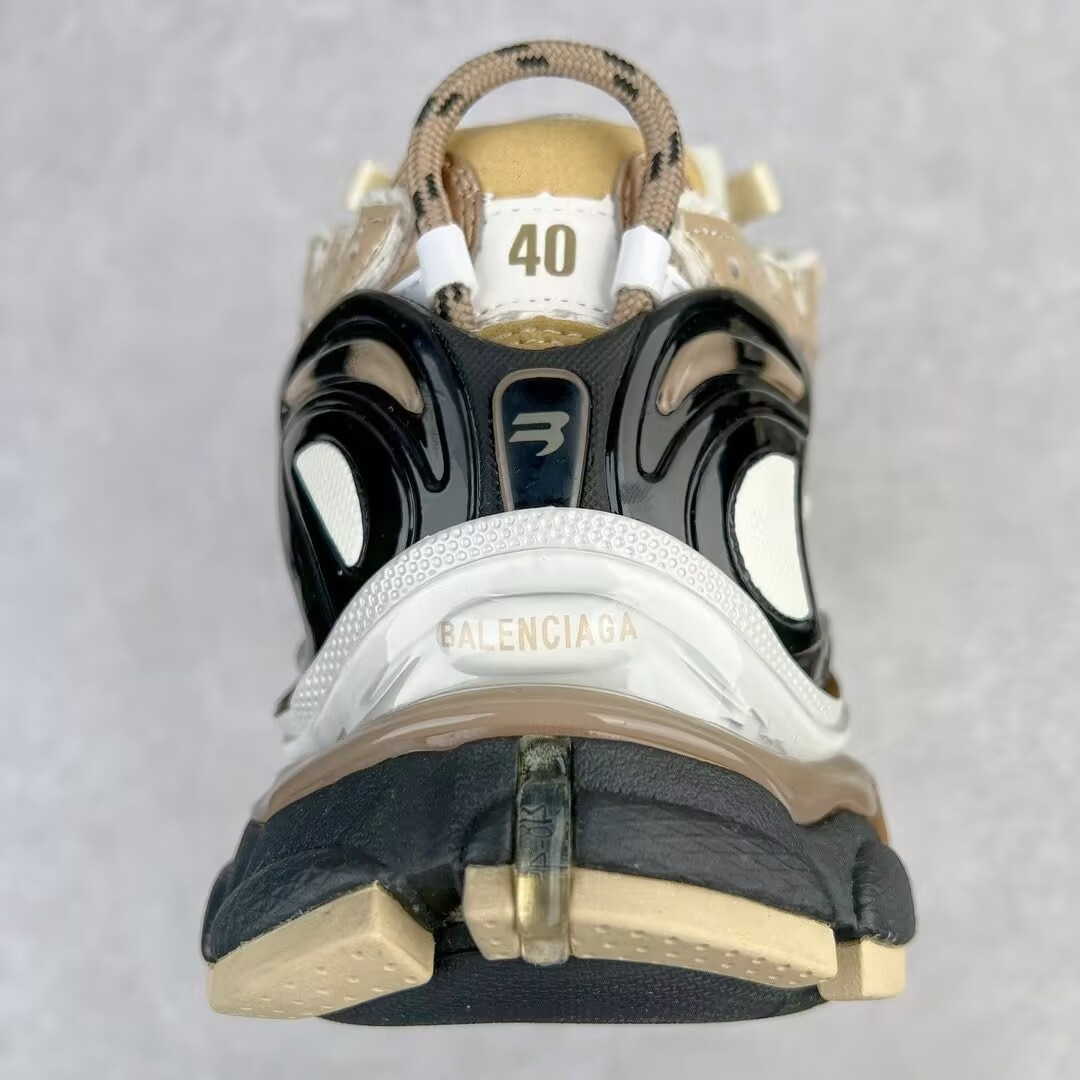 ua Ba*len*cia*ga runner sneaker