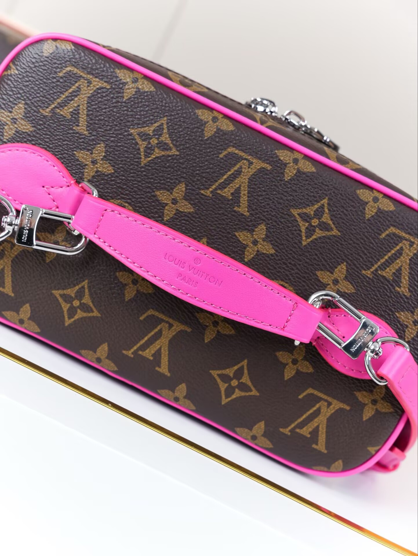 LV Nice BB M14886 24x18x14.5cm