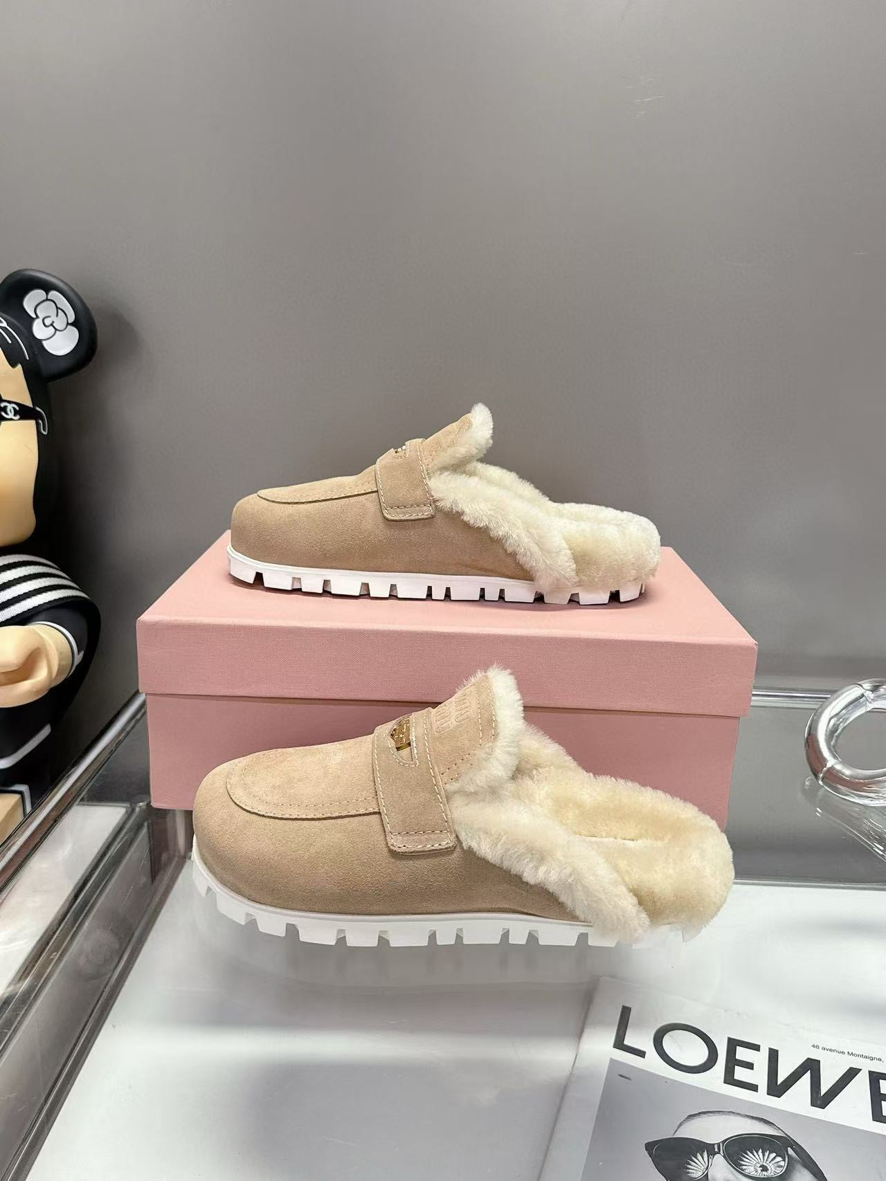 UA Miu Miu Slides
