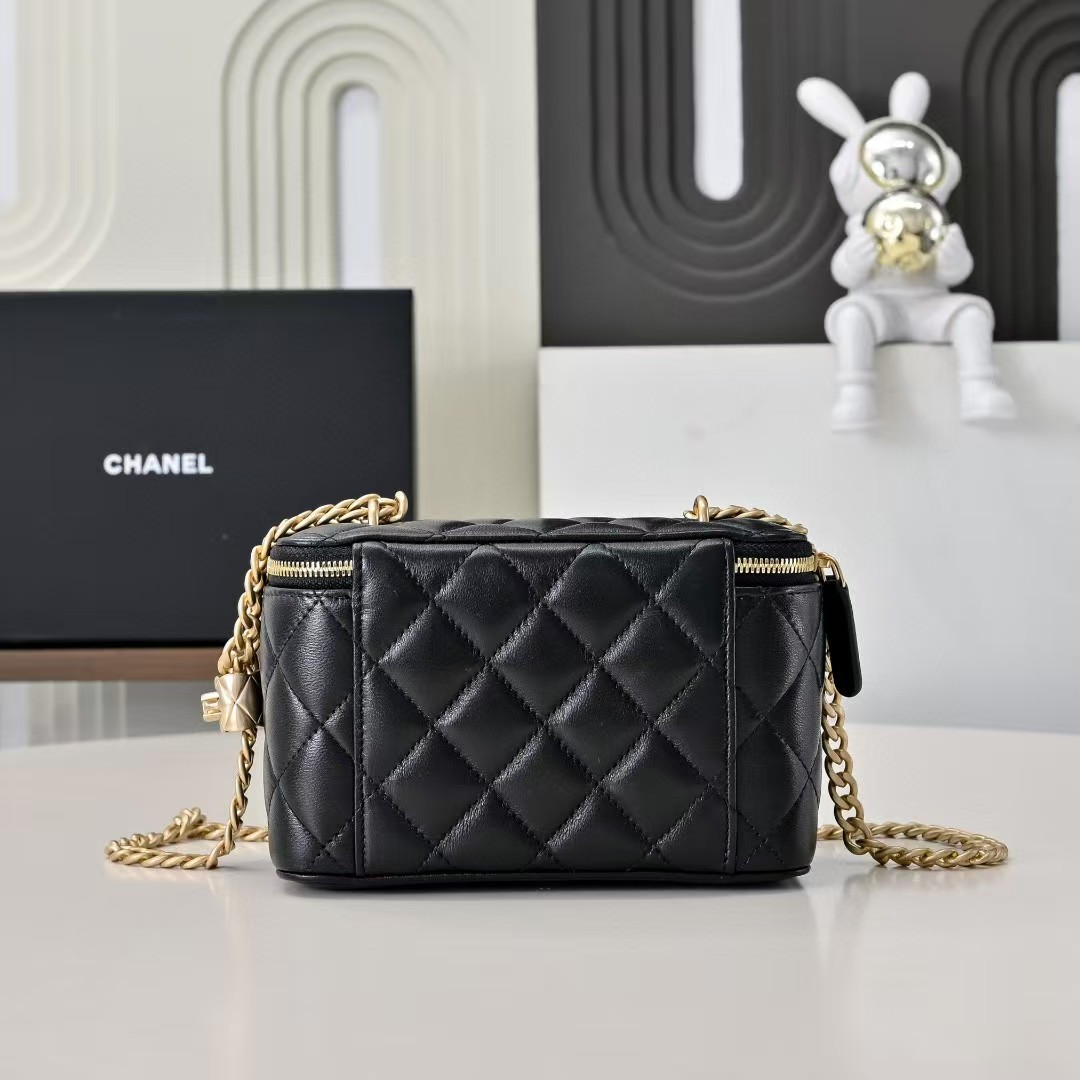 Ch*el vanity with chain 9.5x17x8cm