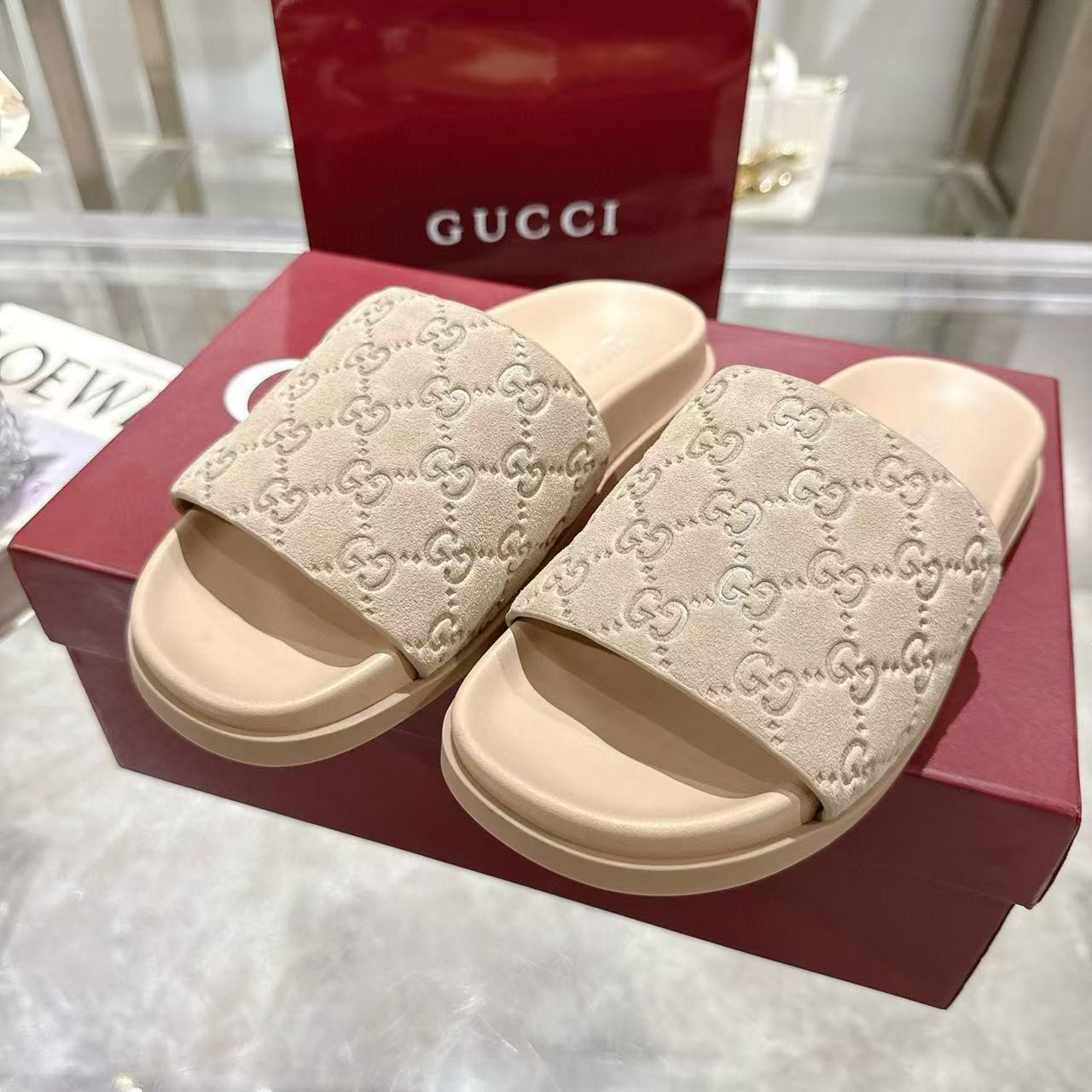 ua G*u*i sandals