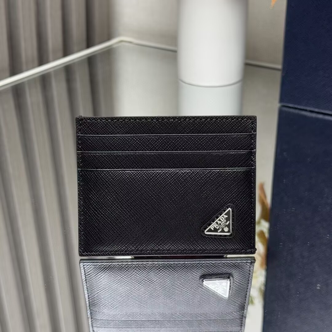 Pra*a card holder