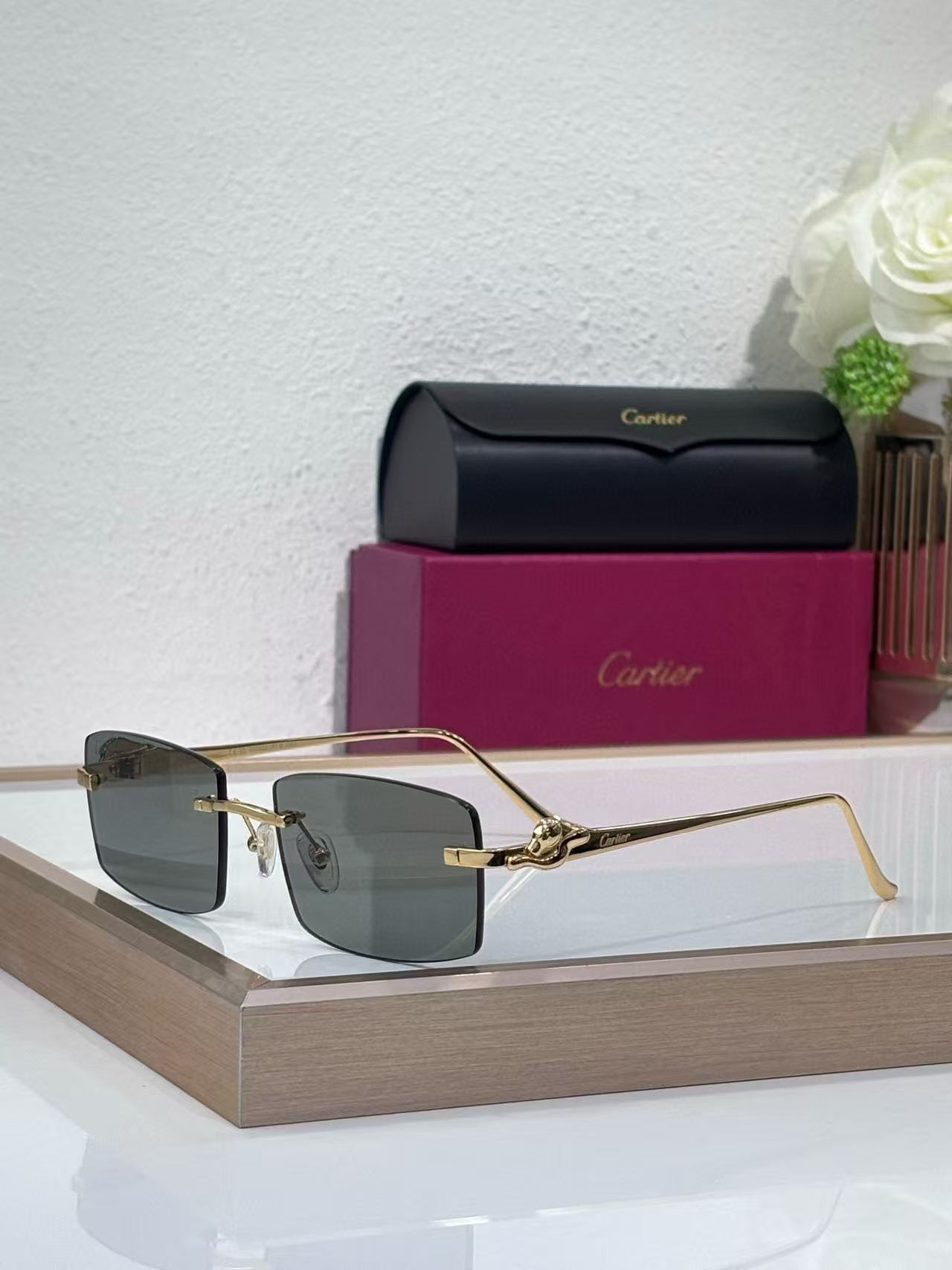 Ca*t*er glasses