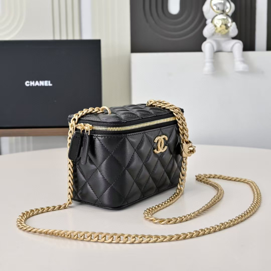 Ch*el vanity with chain 9.5x17x8cm