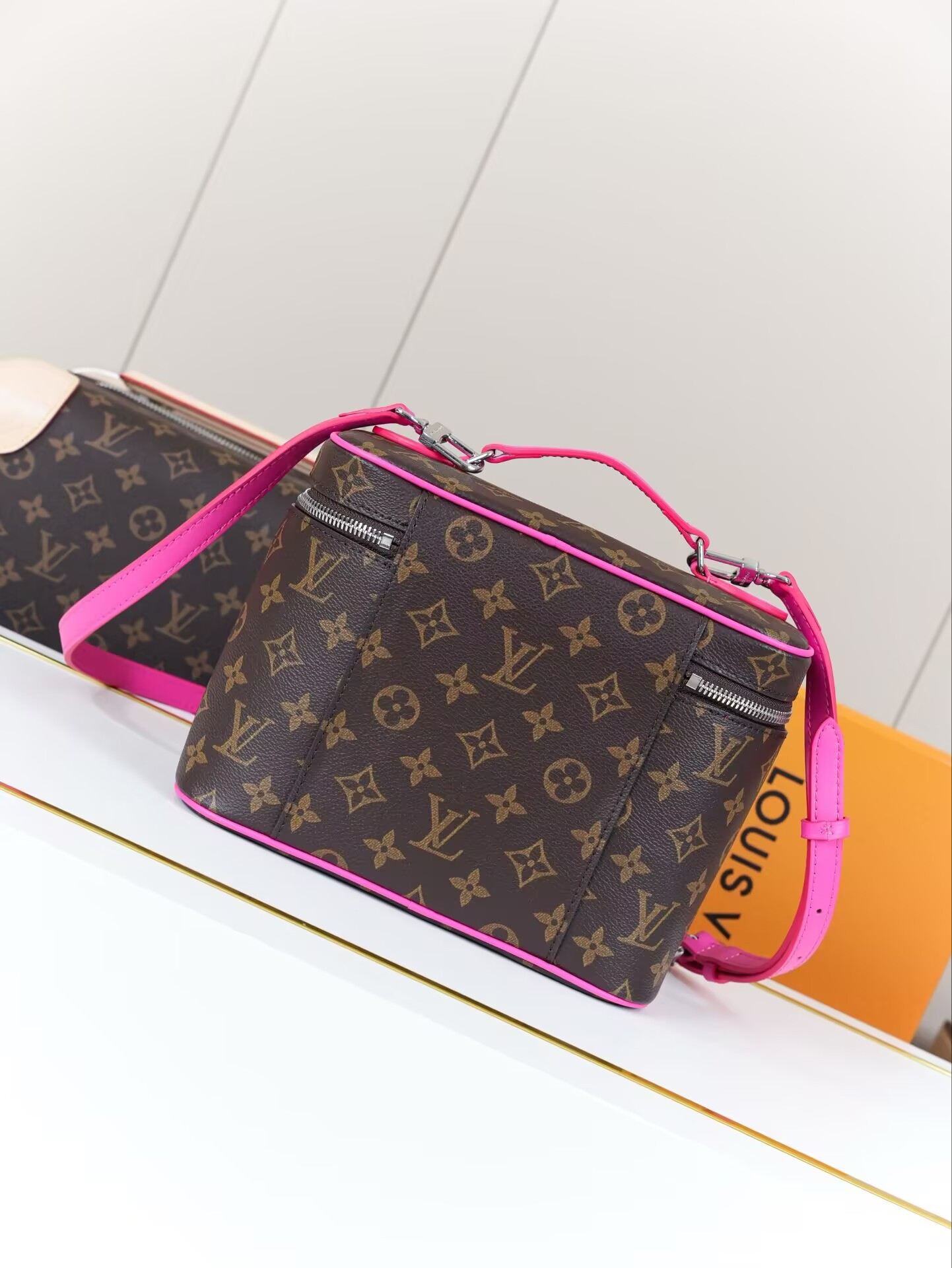 LV Nice BB M14886 24x18x14.5cm