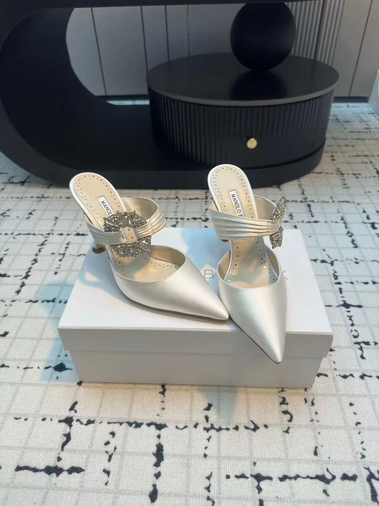 ua man010 B1ahn*k mules
