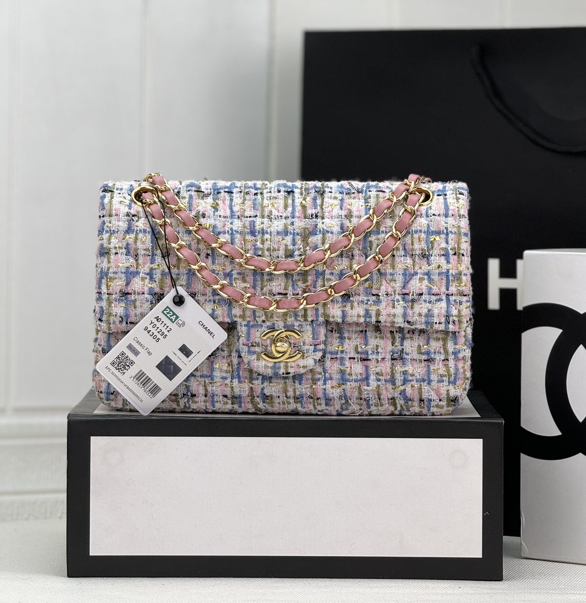 Ch*el mini classic 11.12 handbag 25 15.5 × 25.5 × 6.5 cm
