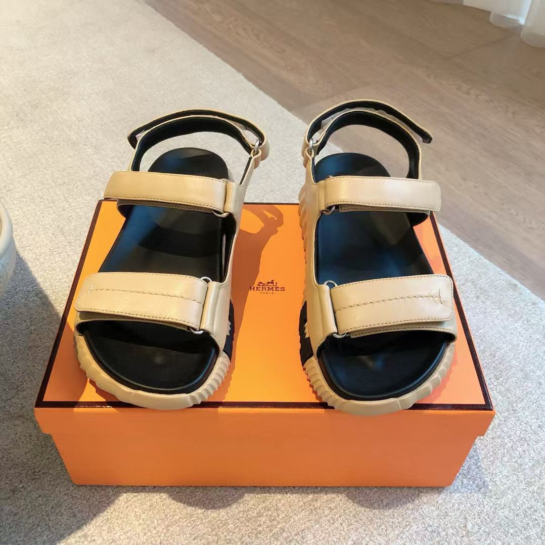 ua H**mes junior sandal