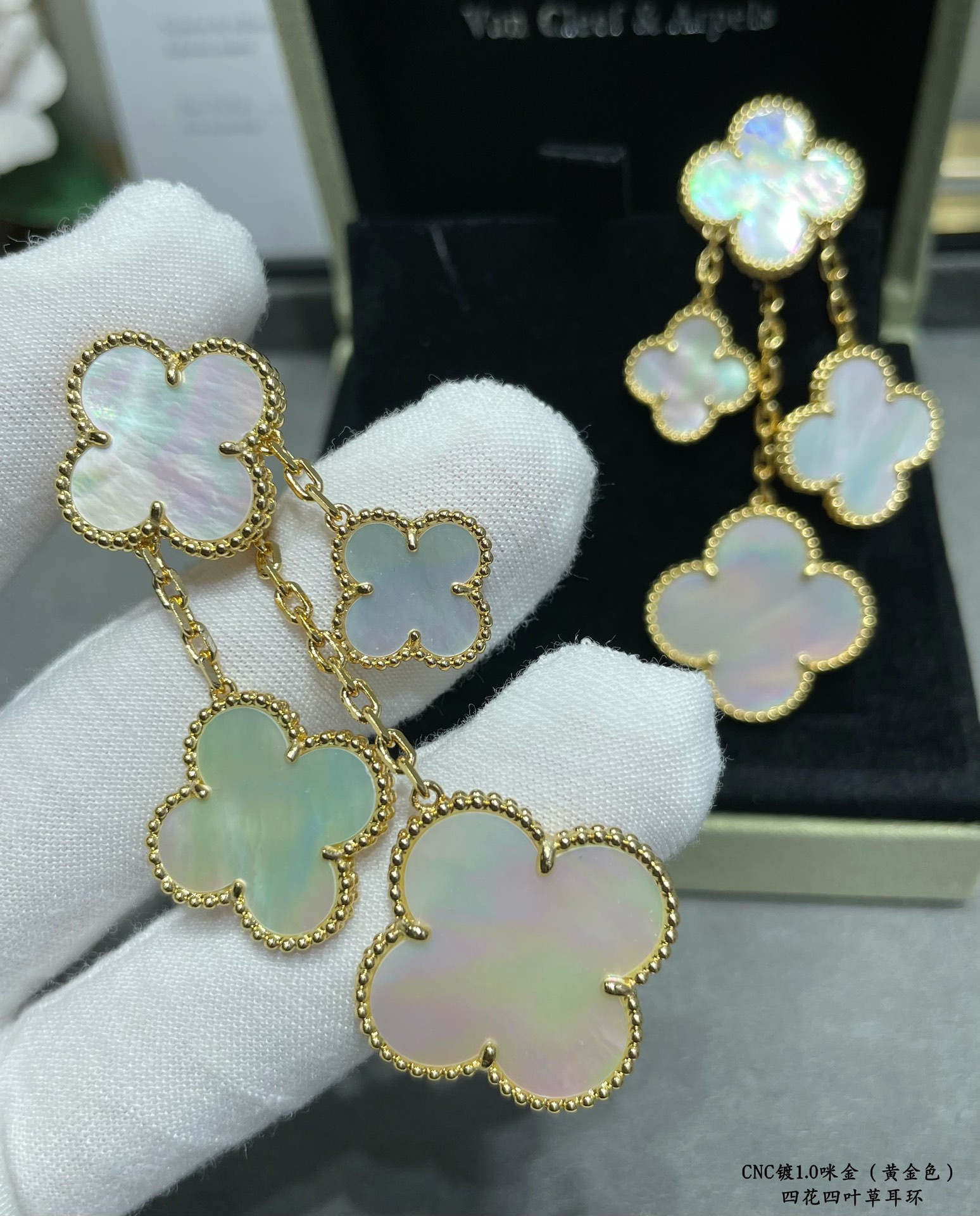 V*N CL*F & arpels high-grade white fritillary four-flower four-leaf clover earrings