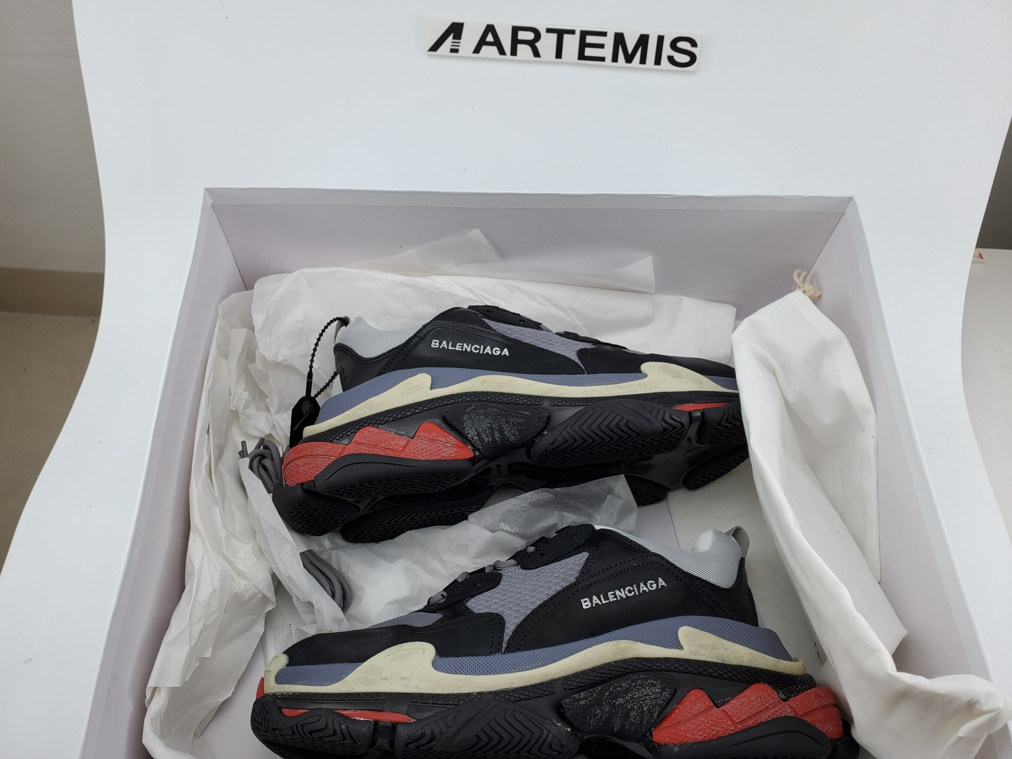 Balenciga Triple S light Grey Red