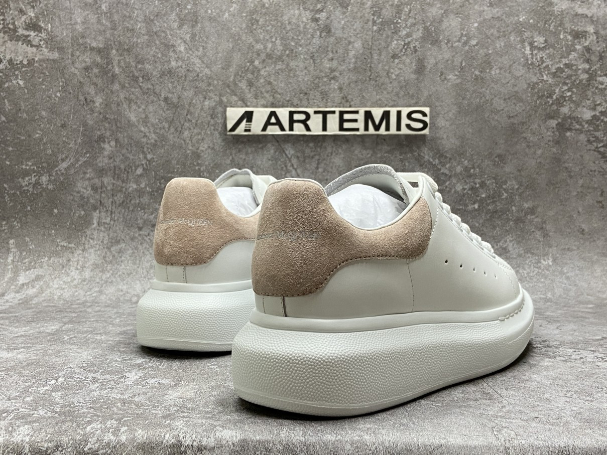ale*d*r M*Q*en oversized pink sneaker