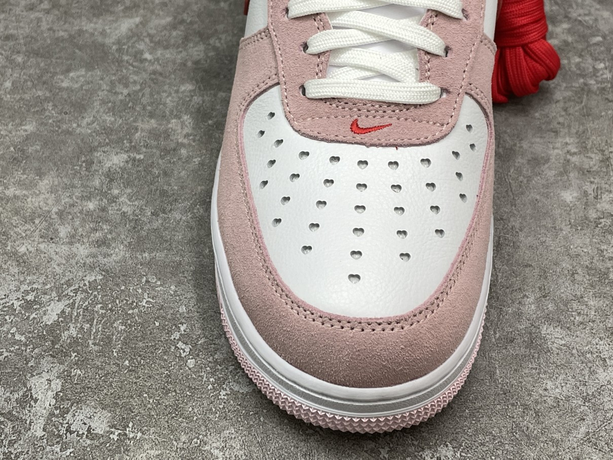 Nike Air Force 1 07 QS Valentine