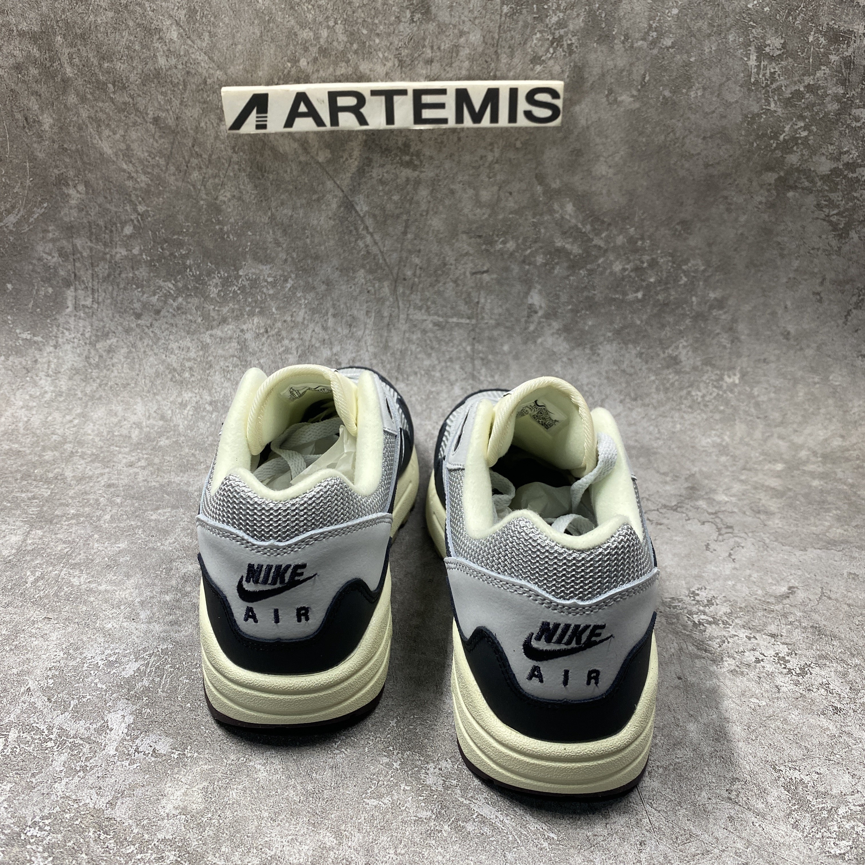 Nike Air Max 1 x Patta White Grey
