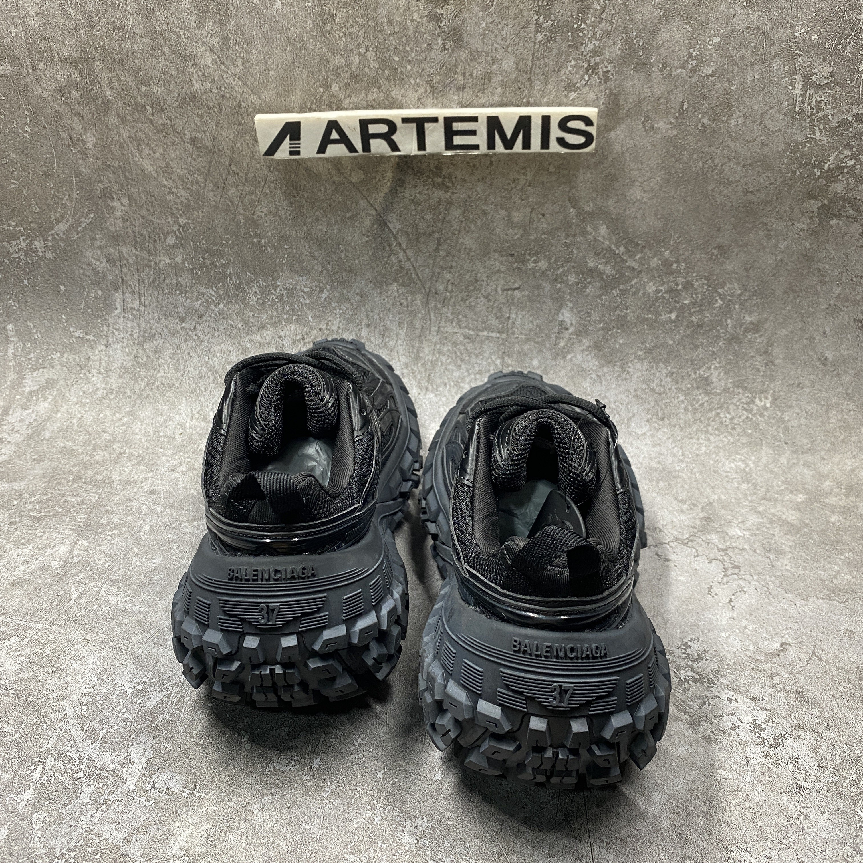 Balenciga Defender Black