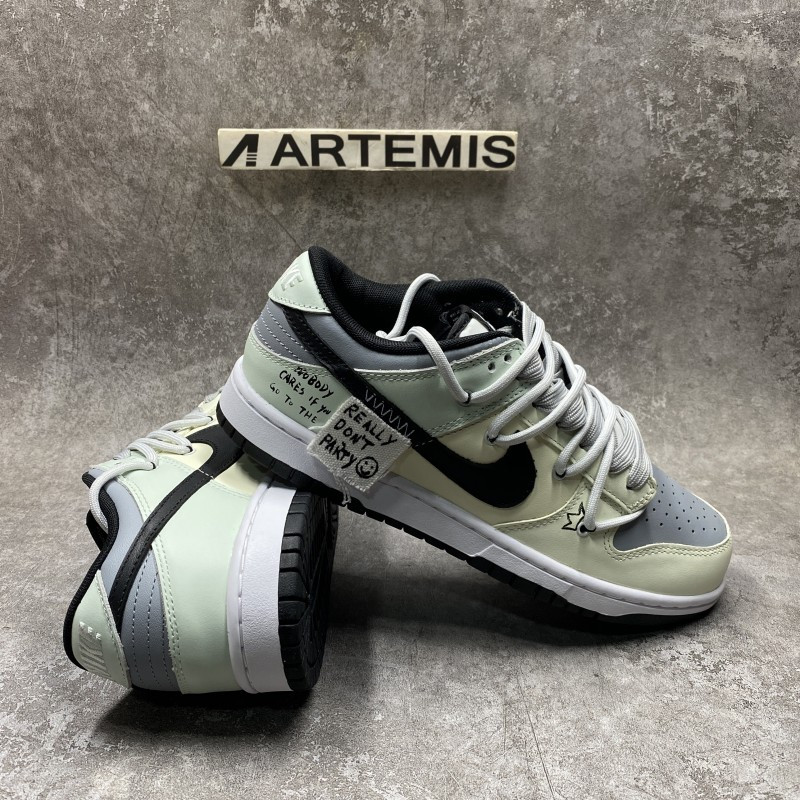 Nike Dunk low off white Video Game