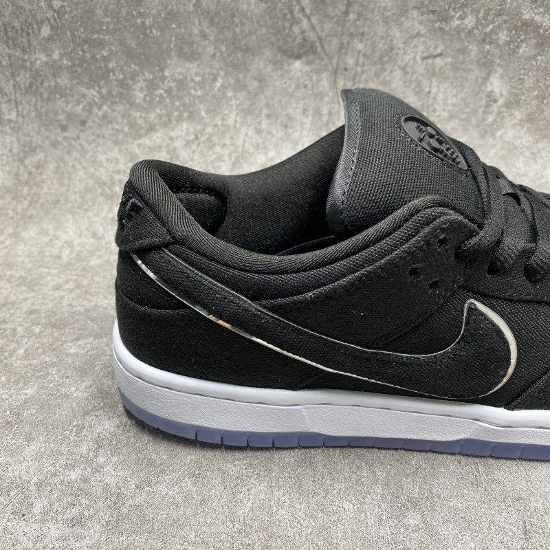 Nike SB Dunk Low Black White