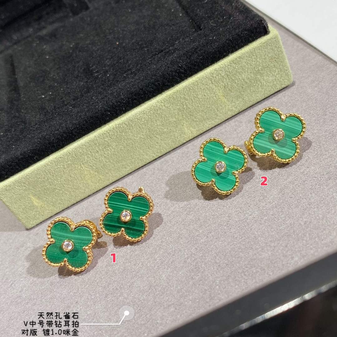 v*n cl*f & arpels natural malachite with Di*m*nd four-leaf clover earrings