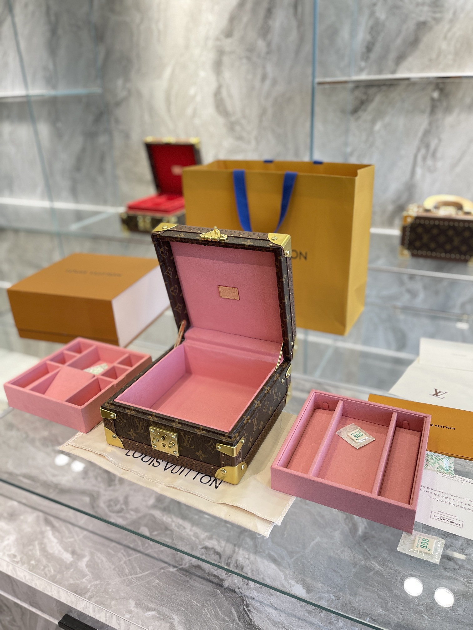 LV M13513 Jewelry Box rose ballerine 9.4 x 4.9 x 9.4 inches