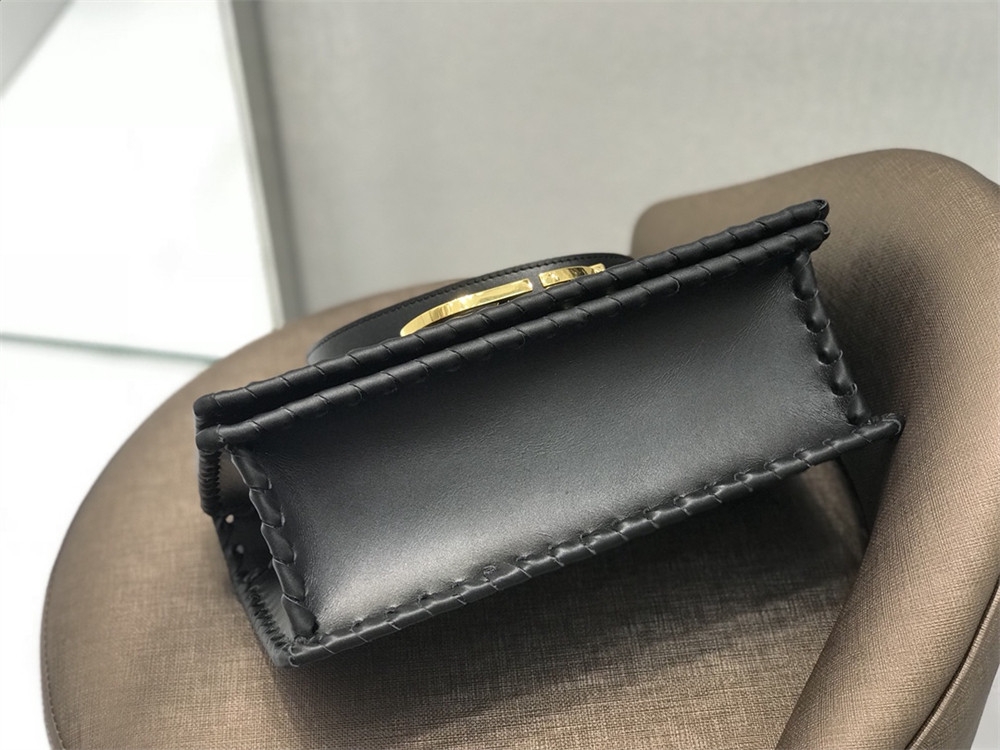 D*or 30 montaigne chain bag black