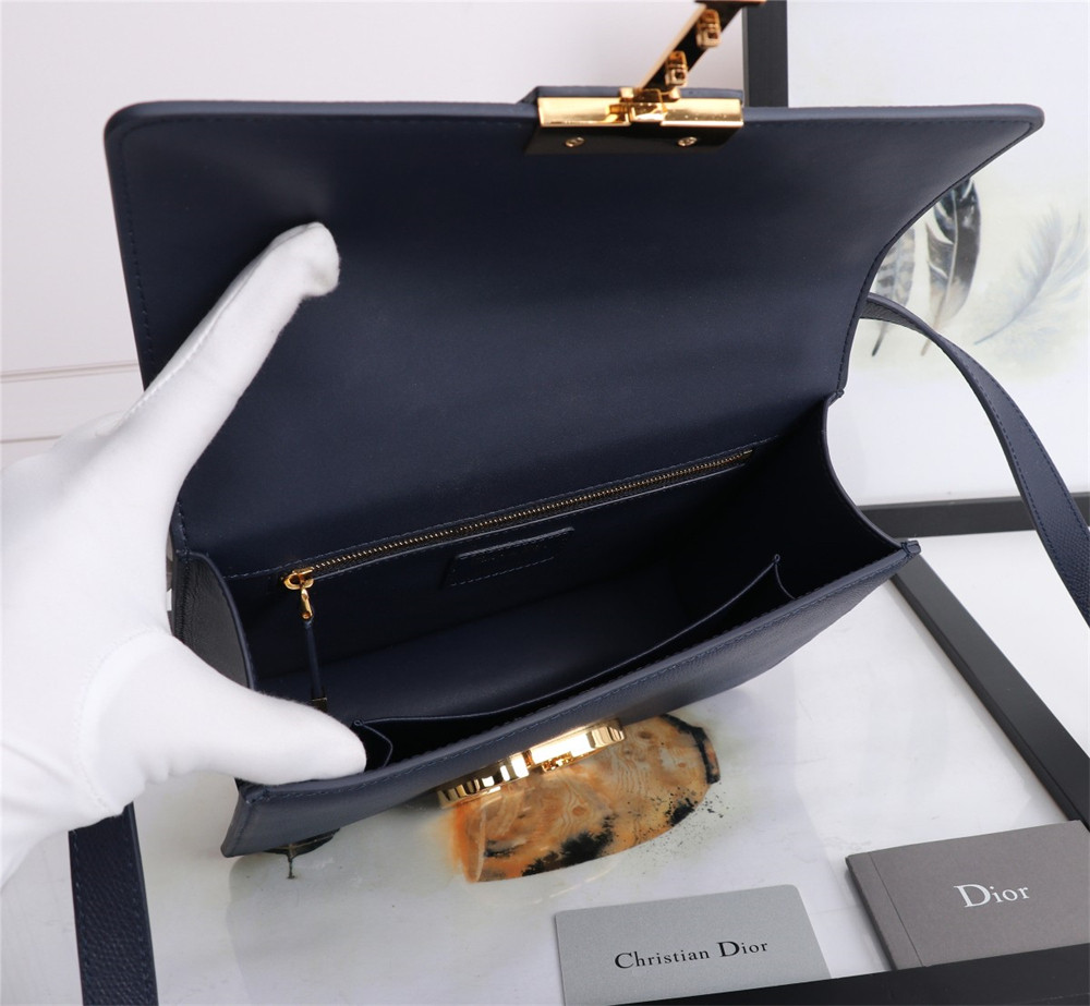 D*or 30 montaigne chain bag grained navy