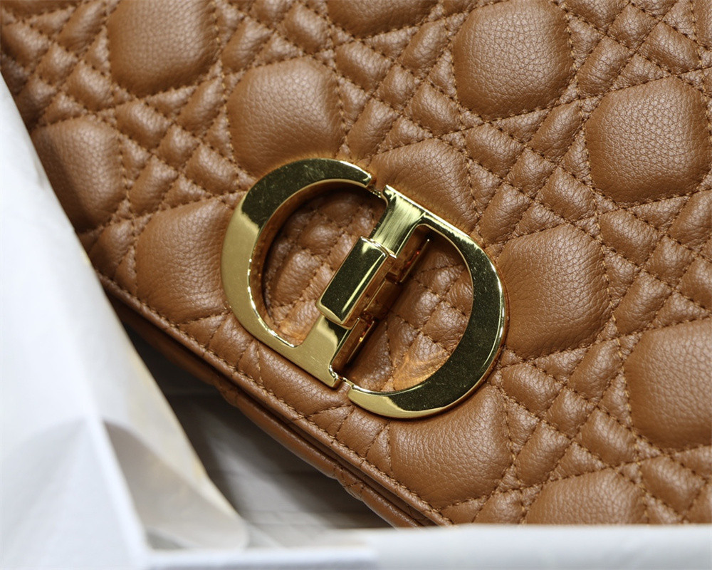 medium d*or caro bag caramel S*pple cannage calfskin 25.5 x 15.5 x 8 cm
