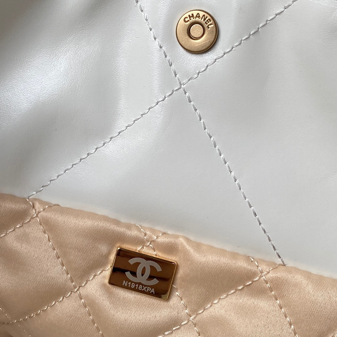 Ch*el 22 handbag shiny calfskin white 30×45×8cm