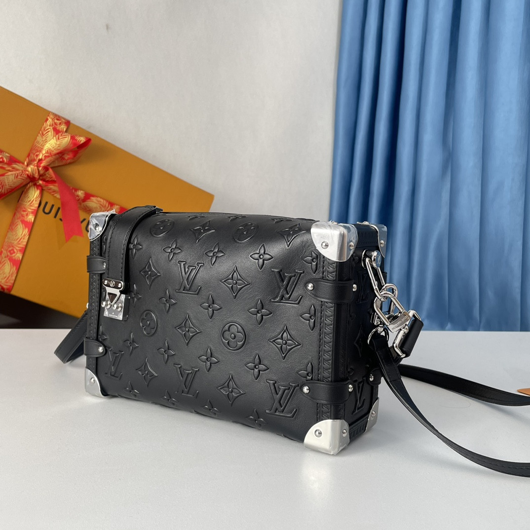 LV M21709 Nicolas Ghesquière Petite Malle 21×14 × 6 cm