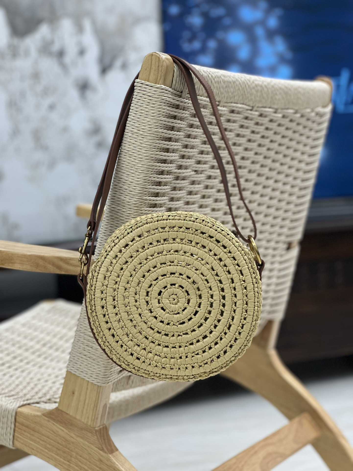 Y*L round bag in raffia and vegetable-tanned leather color natural
