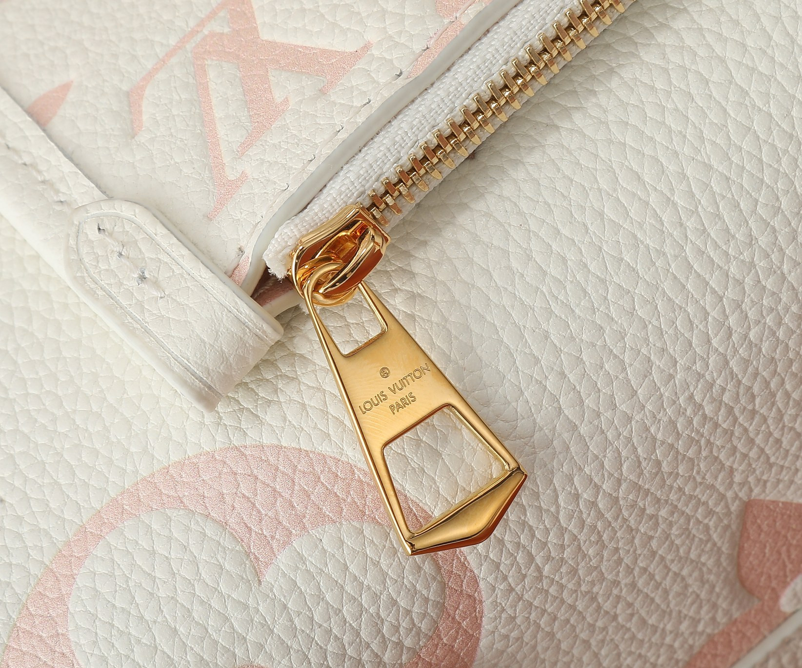 LV  CarryAll PM M24141 11.6x9.4x4.7 inches