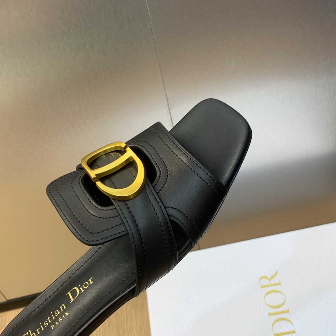 ua D*or 30 montaigne slide