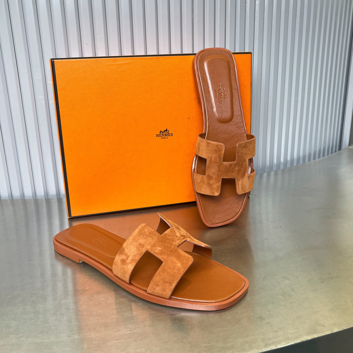 ua H**me5 oran sandal