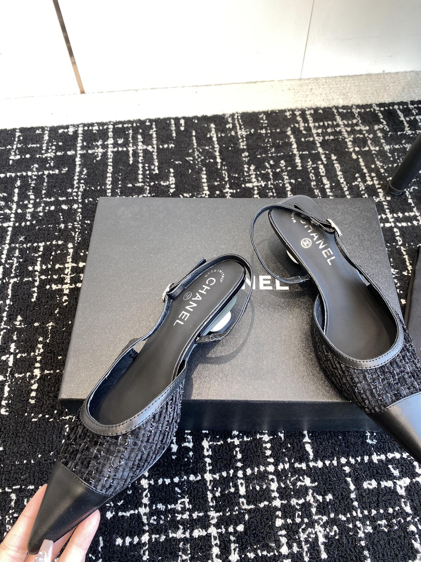 ua Ch*el slingbacks