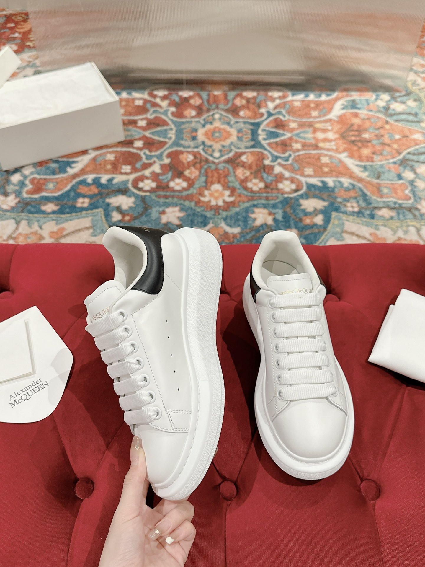 ua ale*d*r M*Q*en oversized  white black