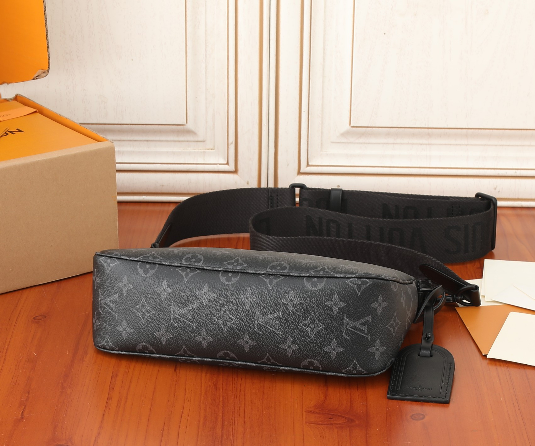 LV Pochette Accessoire XL M11741 11 x 6.5 x 3.5 inches