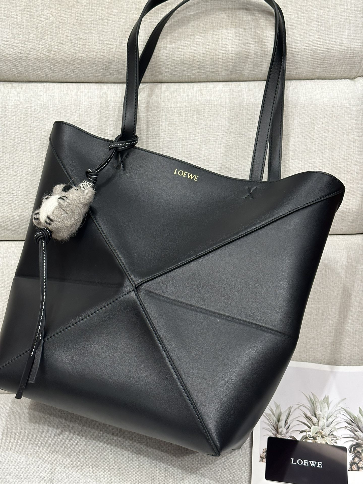 L0ew* medium puzzle fold tote in shiny calfskin 25.5x14.5x31.5cm