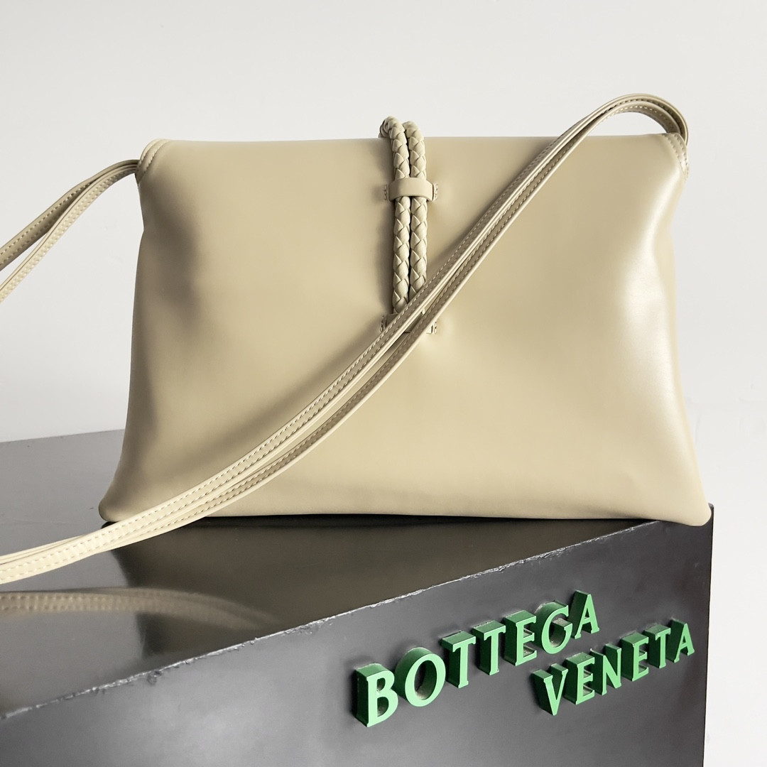 bo*te*ga Ve*ne*ta liberta 23 x 35 x 6cm