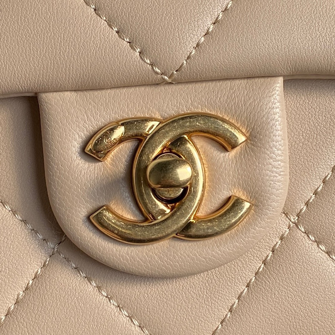Ch*el fall-winter 2024-25 small flap bag 13x21x7cm