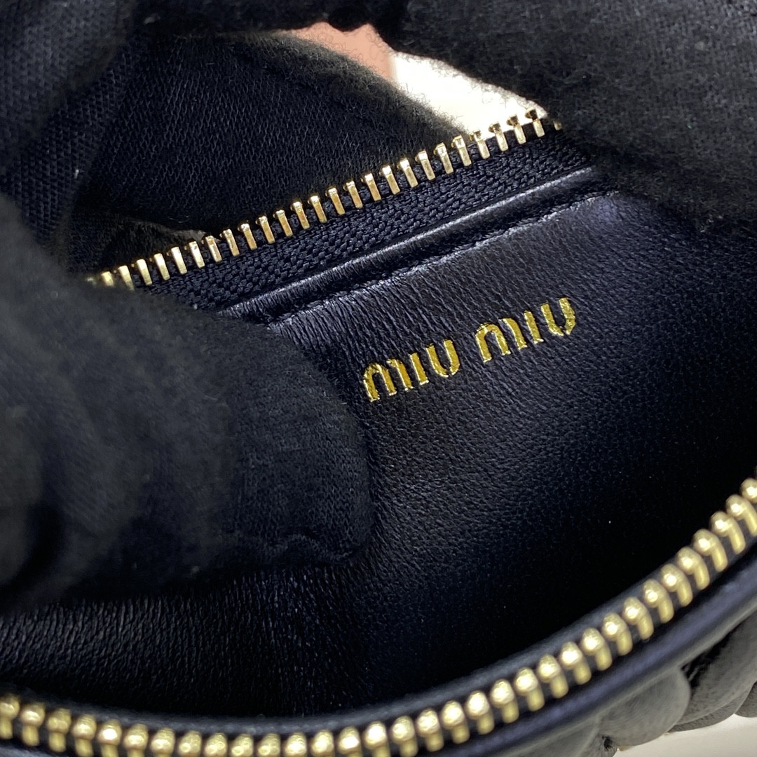 Miu Miu Matelassé nappa leather card holder 8X15cm