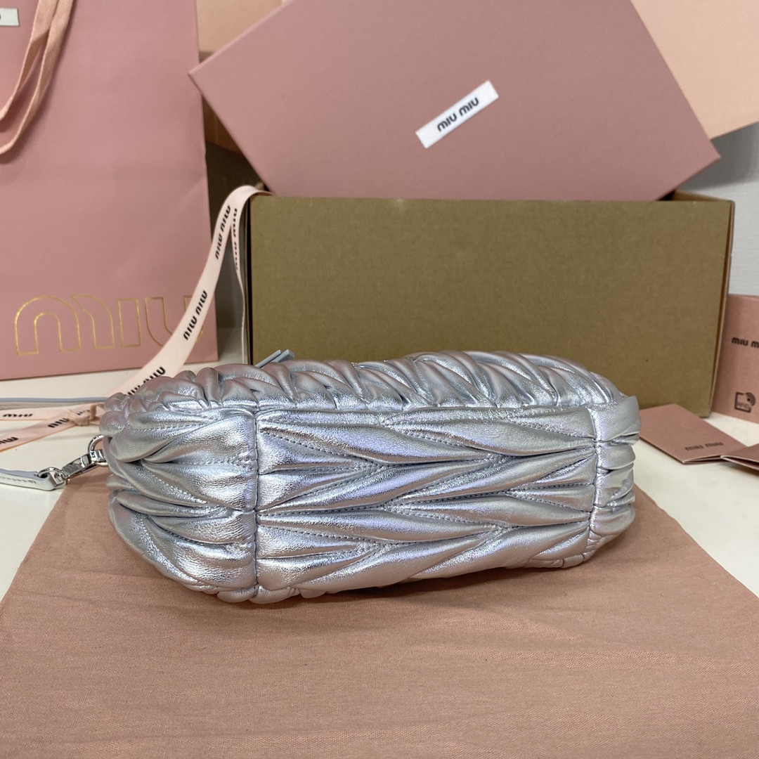 Miu Miu Wander matelassé nappa leather hobo bag 17x20x6cm