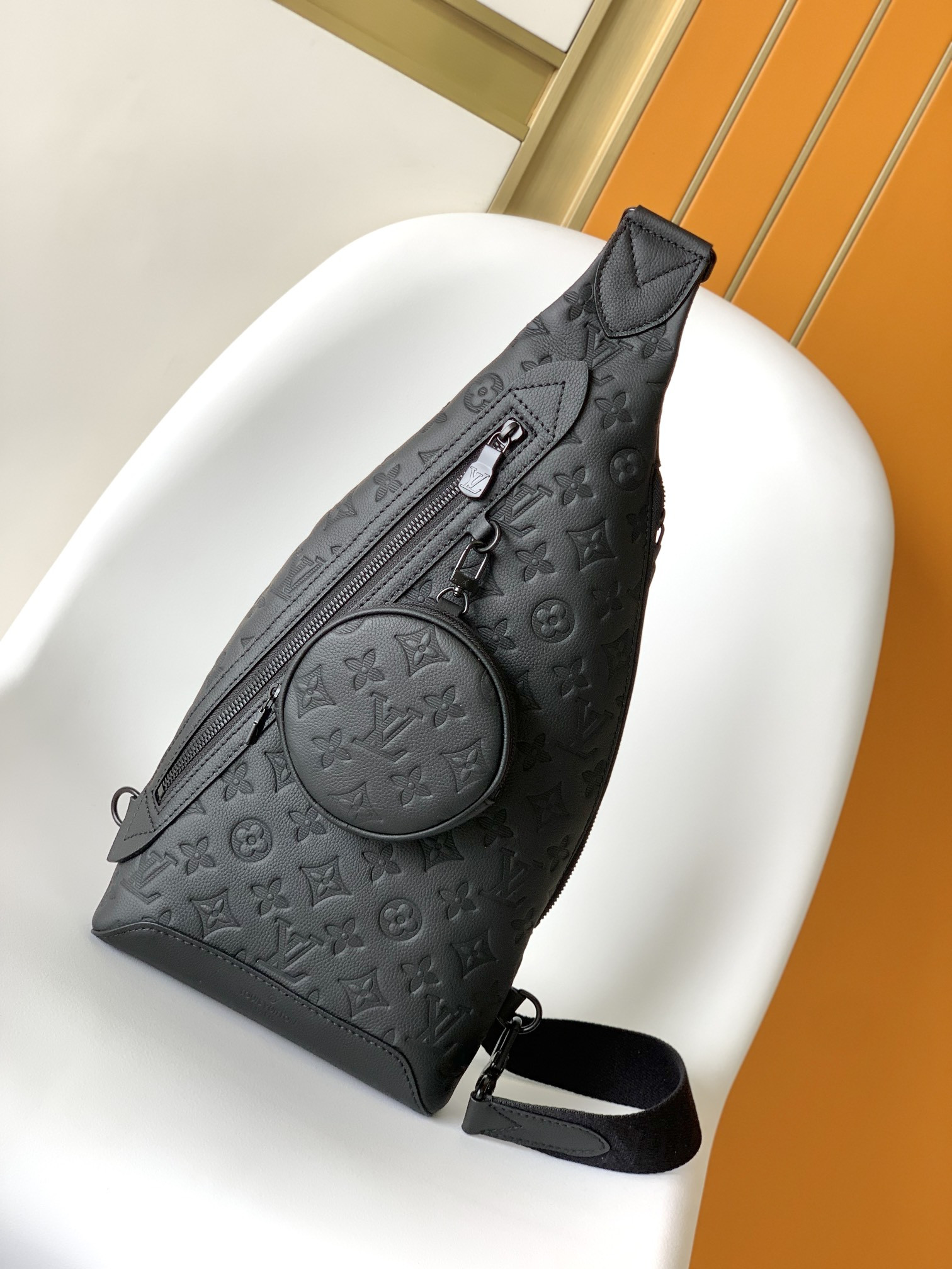 LV Duo Slingbag M21890 20 x 42 x 6CM