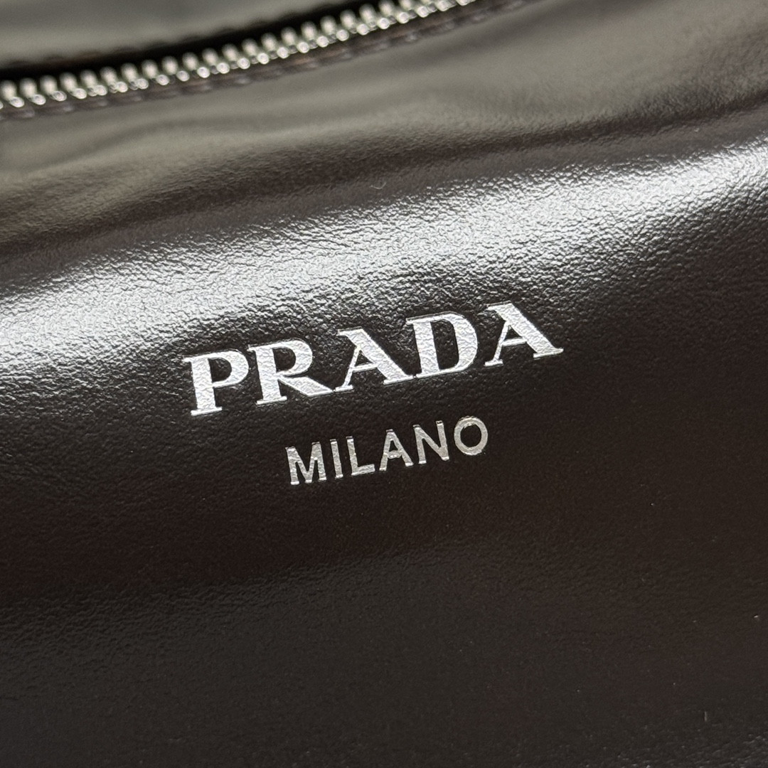 Pra*a nappa leather shoulder bag 24x11x11cm