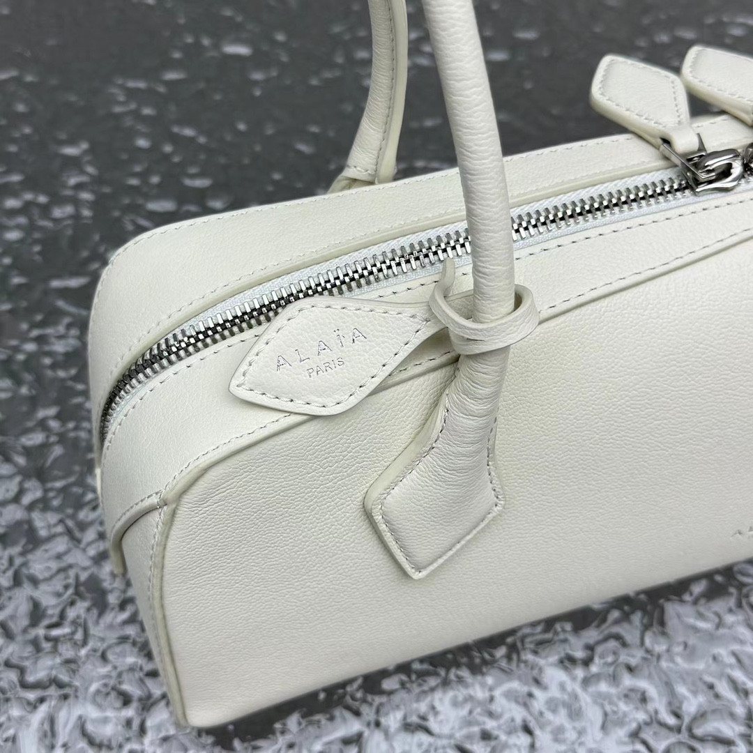 ALAÏA LE TECKEL MEDIUM BAG 33x11x10cm