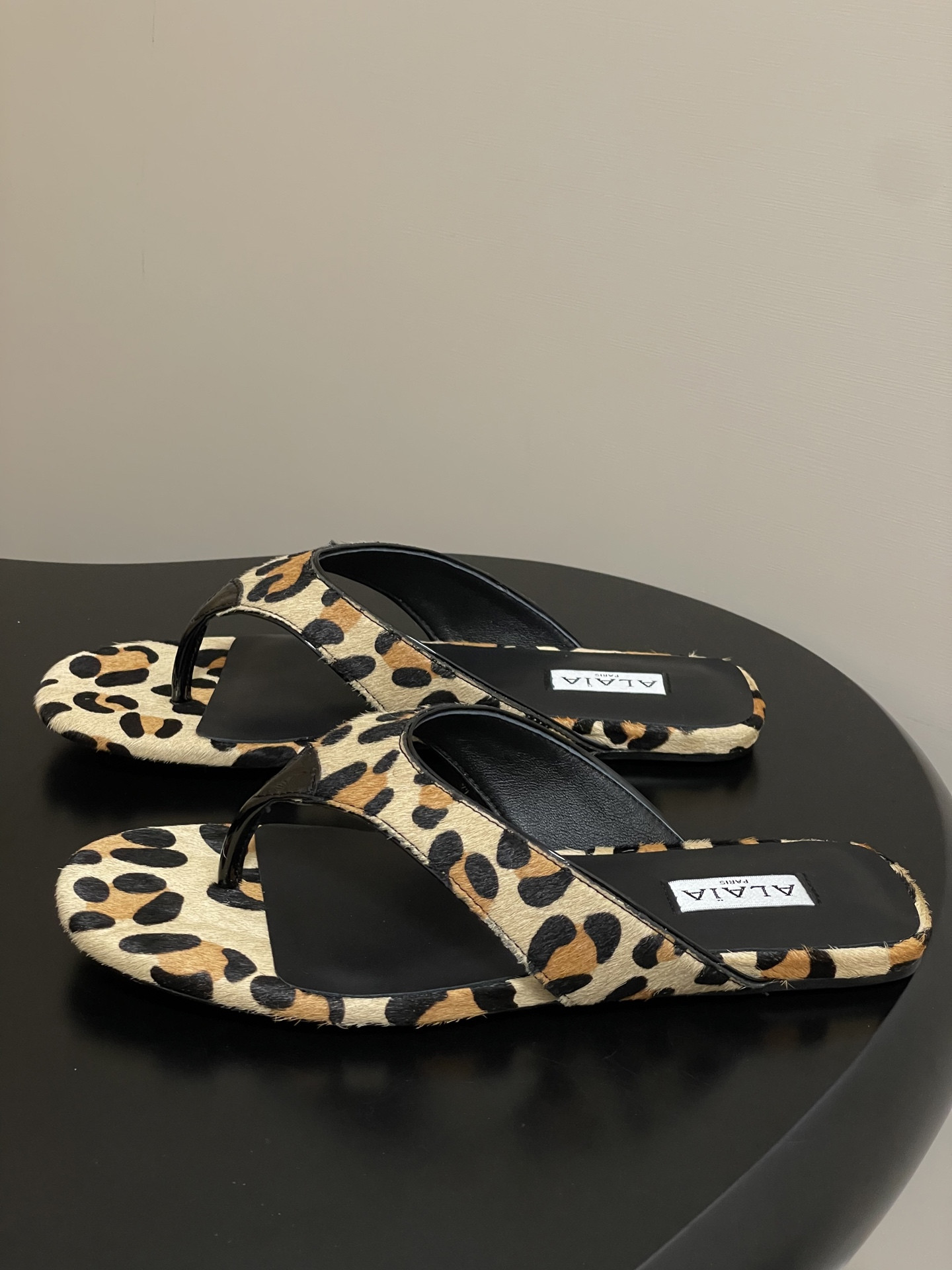 UA Alaia Triangle Flat Slides(Customized Size 7-10 days production time)