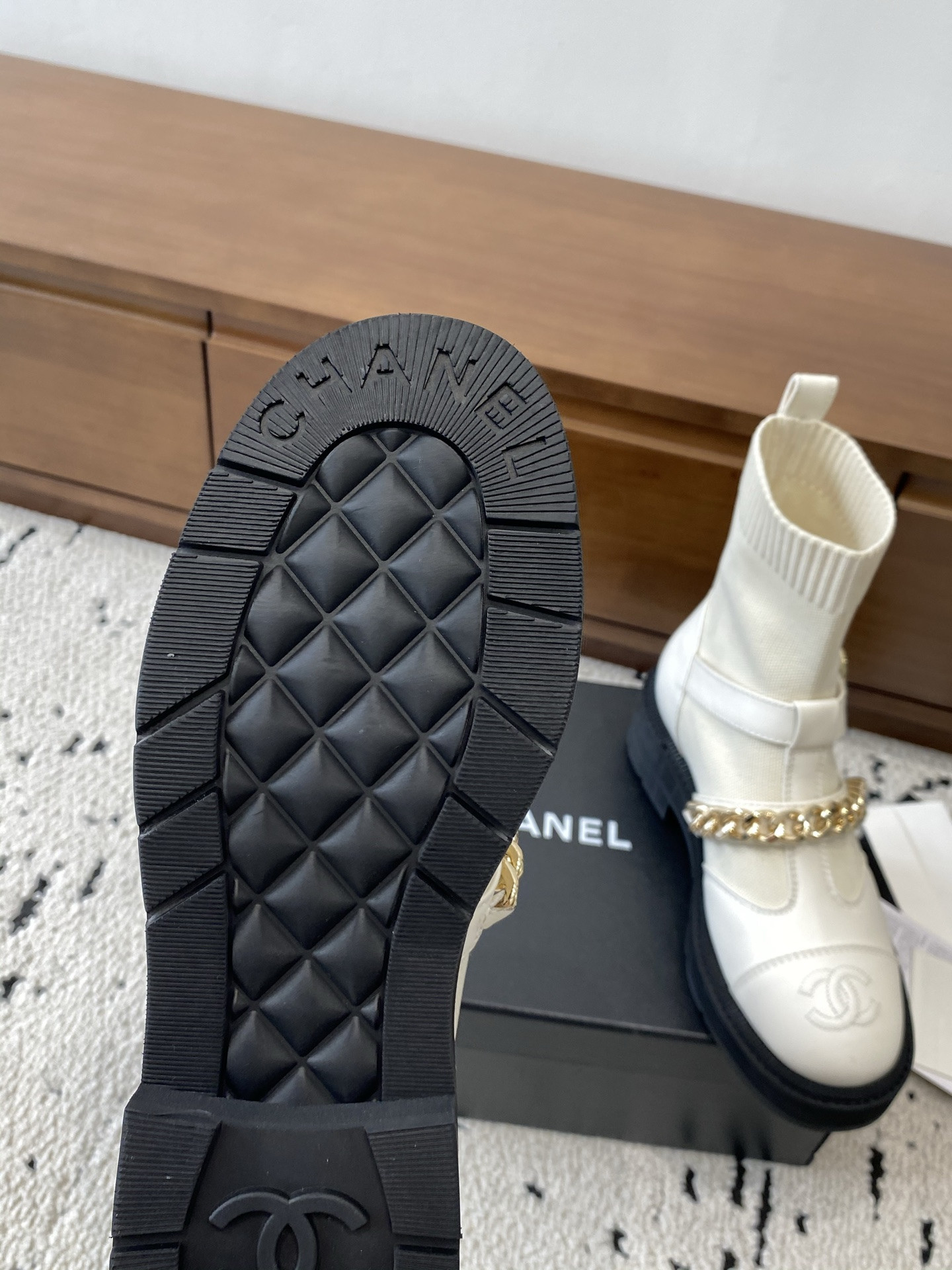 ua Ch*el boots