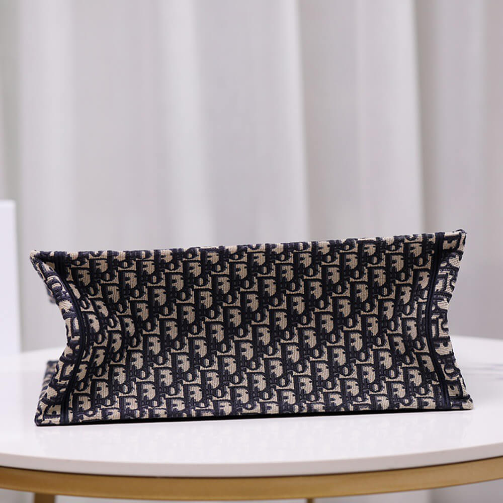 large D*or book tote