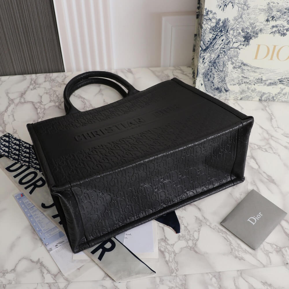 medium D*or book tote